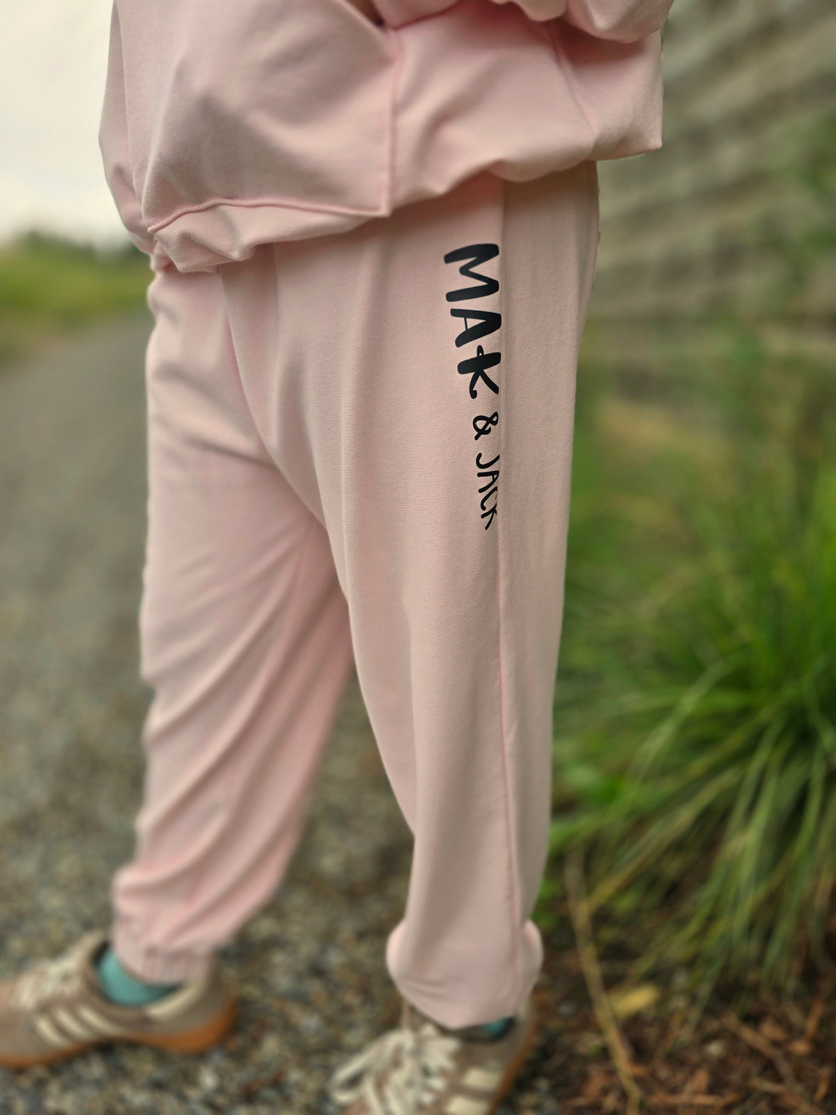*Pre-order * kids & youth sweat suit